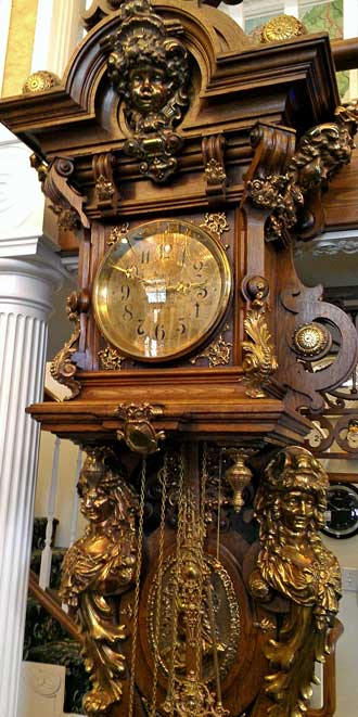Clock built for Queen Victoria in 1875, Behind: panorama of the clock (too tall for ONE frame)