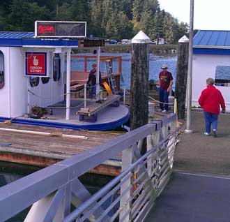 Lunch in a floating restaurant, Behind: Visiting the Umpqua Discovery Center