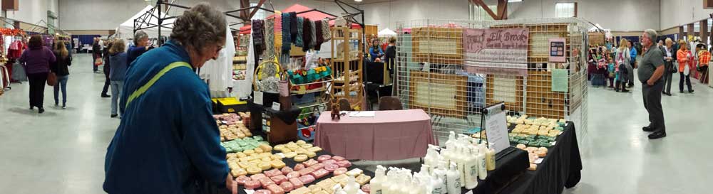 Early craft fair in the Douglas County Fairground, Behind: huge panorama of the indoor craft fair