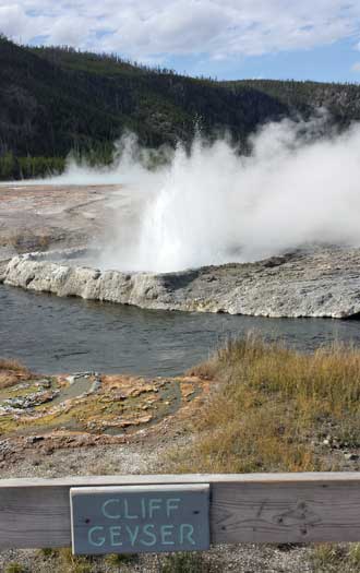 Geyser on the Firehole River, Behind: Old Fathful Inn (closed for the season)