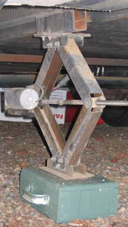 A sturdy stabilizer block for landing gear and leveling jacks.
