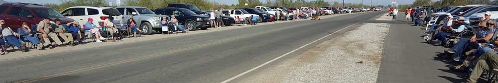 Waiting for the Hi Jolly Daze Parade