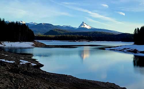 Mt Thielsen behind Lemolo Lake