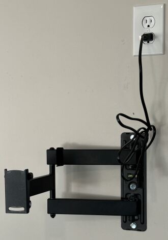 Articulated arm TV mount
