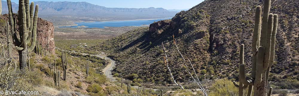 Hiking to the cliff dwellings