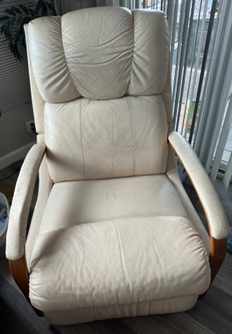 Old Lazy Boy recliner given away