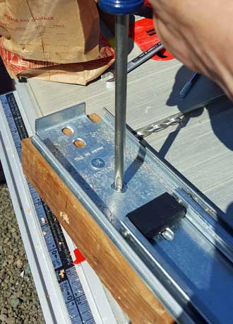 Attaching the full extension railing to support boards