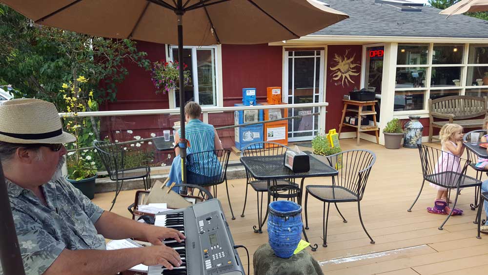 Lunch in Chimacum, Washington at the Farm's Reach Cafe with live music. 