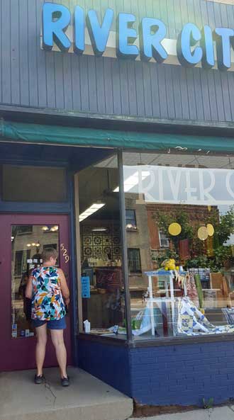 Gwen found a quilt shop in Mankato, Minnesota