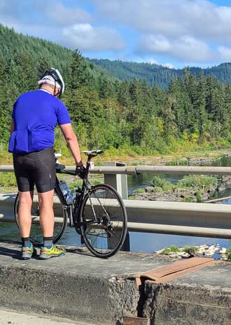 A one lane bridge over the Umpqua