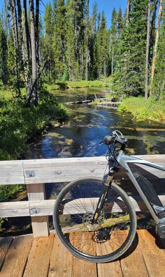 The loop around Diamond Lake