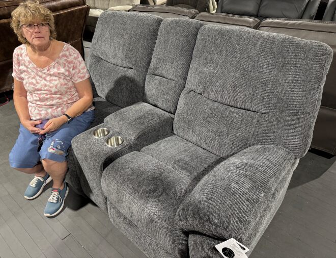 Gwen likes this Loveseat Recliner