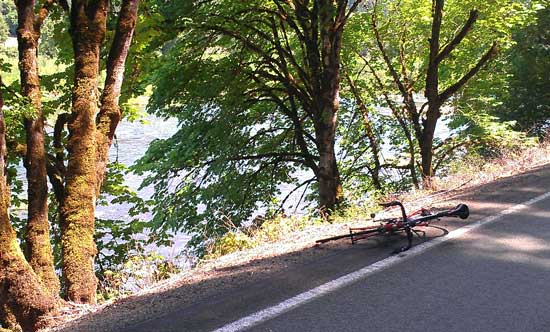 Riding Tyee Road next to the North Umpqua River