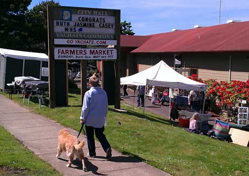 Farmer Market in downtown Yachats