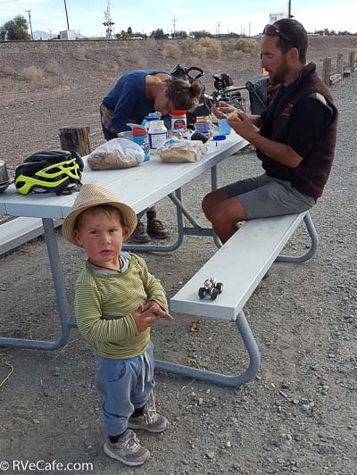 Hanneke, Sjoerd and Ramses from the Neatherlands, touring north America by bicycle