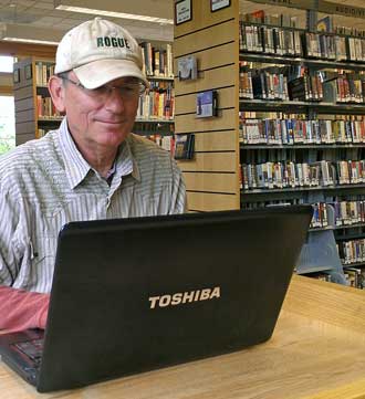 Uploading the Webpage at the Sisters Library, Behind: "The Thinker"