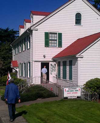 Umpqua River Lighthouse Museum and Gift Shop, Behind: Umpqua River Lighthouse from the beach