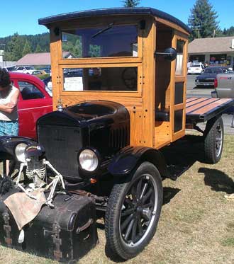 Early "tow vehicle", Behind: Cab