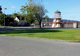 From the Humbolt County Fairground courtyard looking toward our RV, Behind: Found the dualing banjo players