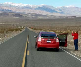 On the Ubehebe Crater road, Behind: At the crater