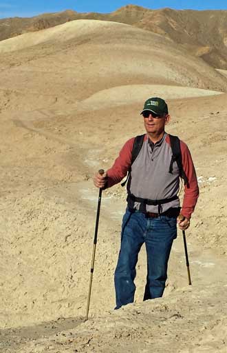 The trail near the Zabriskie Point View area, Behind: Map of the hike