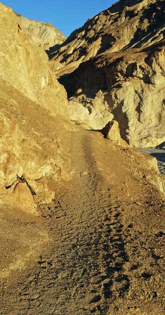 The narrow trail at the mouth of Gower Gulch, Behind: Learning the gulch on a narrow trail