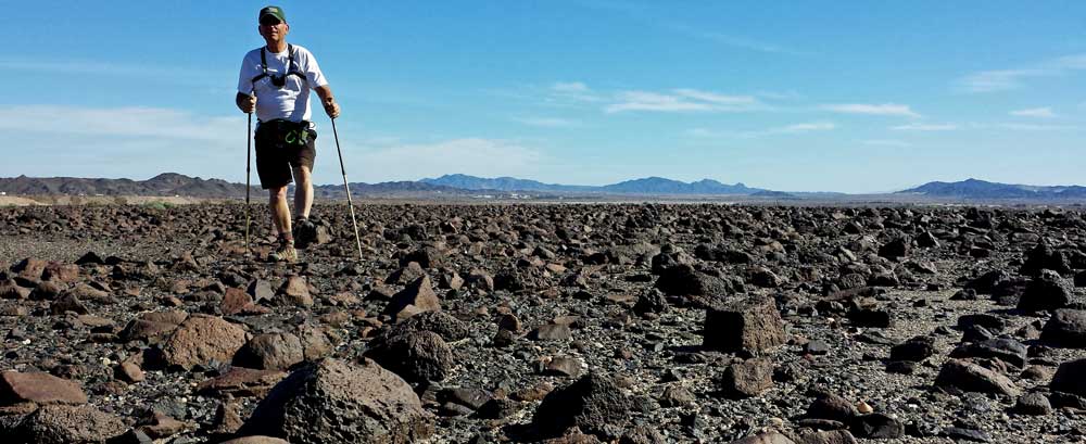 No trails in this desert, Behind: On to my goal, at the top of the hill to the right