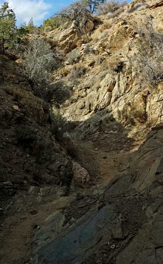 A few steps through a slot canyon, Behind: Return via the sandy wash