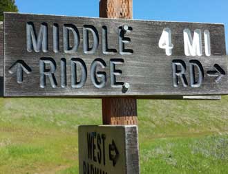 The sign which took me off course, Behind: another view of the North Umpqua River