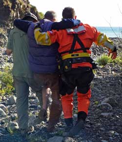 One final try with the two man assist, Behind: the stretcher with six men carrying