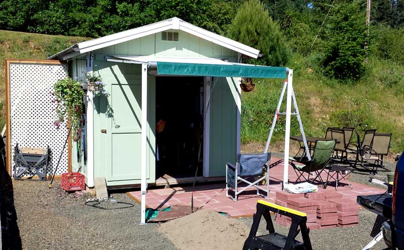 The small awning moved to the front, Behind: Starting to install the large awning