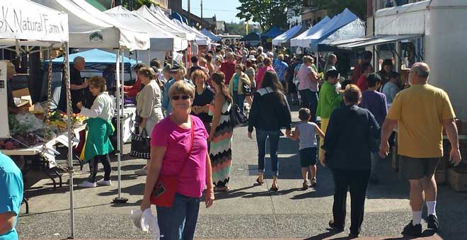 Somehow we always seem to find a good farmer's market, behind: pizza at the RV crab rally