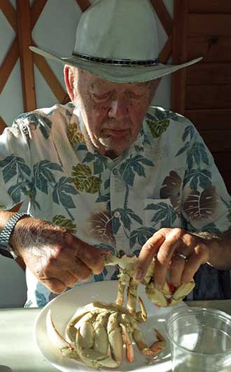 Jerry give me a lesson in crab cracking, Behind: crab waiting to be eaten