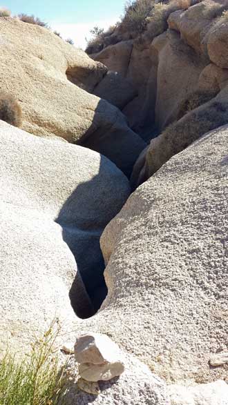 The high point of the slot canyon, Behind: Looking back down the canyon toward Laughlin