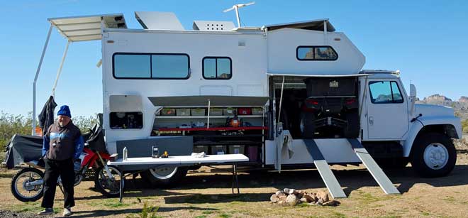 A camping neighbor at the Elks Park