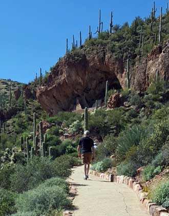 Approaching the lower Salado Ruin