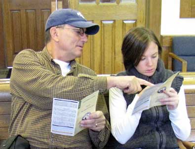 Dale and Mindy discuss the California Zephyr schedule before train 5 arrives.