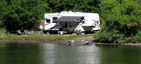 Excellent camping on Hells Canyon Reservoir