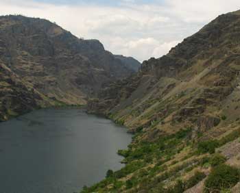 Approaching the Hells Canyon Dam