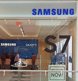 Across from the Apple Store, a Samsung S7 store. 