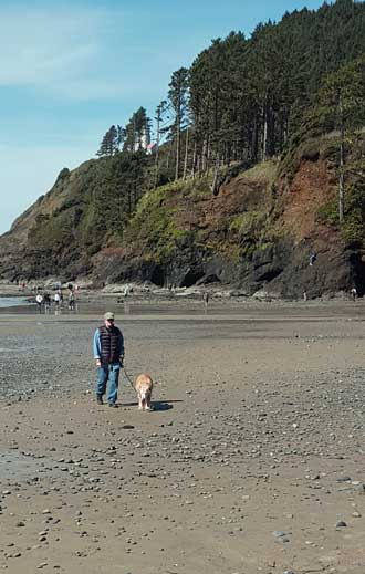 Gwen takes Morgan for a hike on the beach