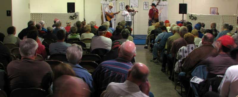 A small room for the fiddlers contest