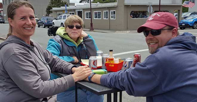 Lunch in Bandon, time lapse camera just behind Gwen