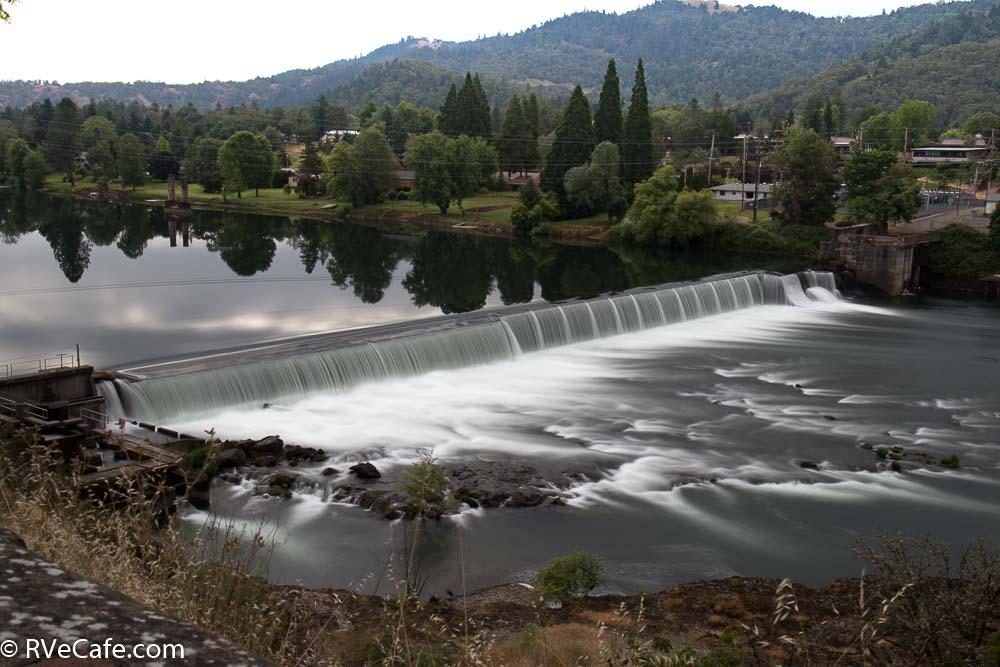 The dam on the North Umpqua River in Winston, Oregon