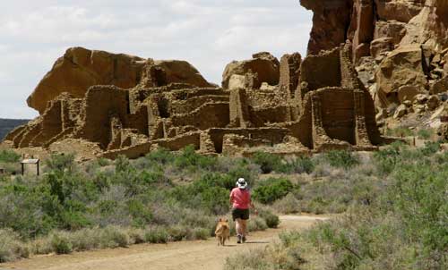 Hiking to the Pueblo Bonita and beyond to the trail overlooking the Pueblo.