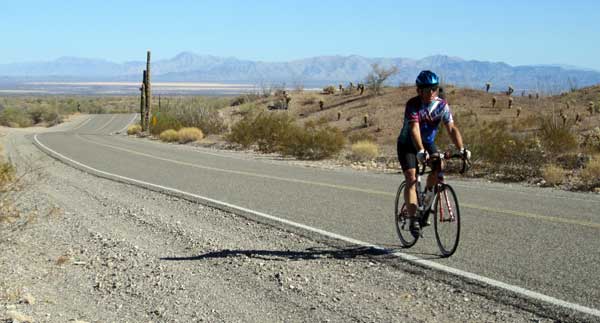 Riding the Arizona desert over Quinn Pass between Bouse and Quartzsite