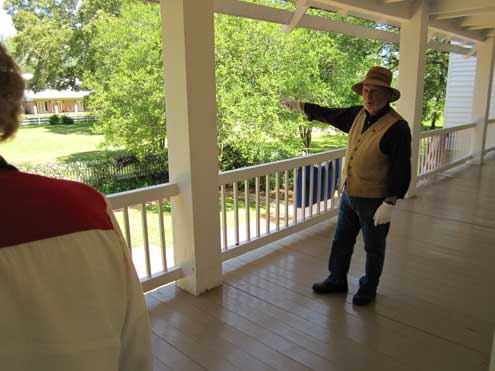 Guide is pointing into the courtyard area from the back deck