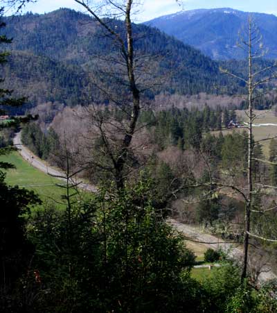 Highway 238 looking toward Grants Pass, Oregon