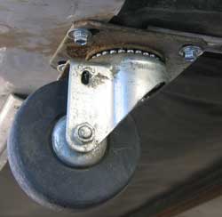 Swivel skid wheels